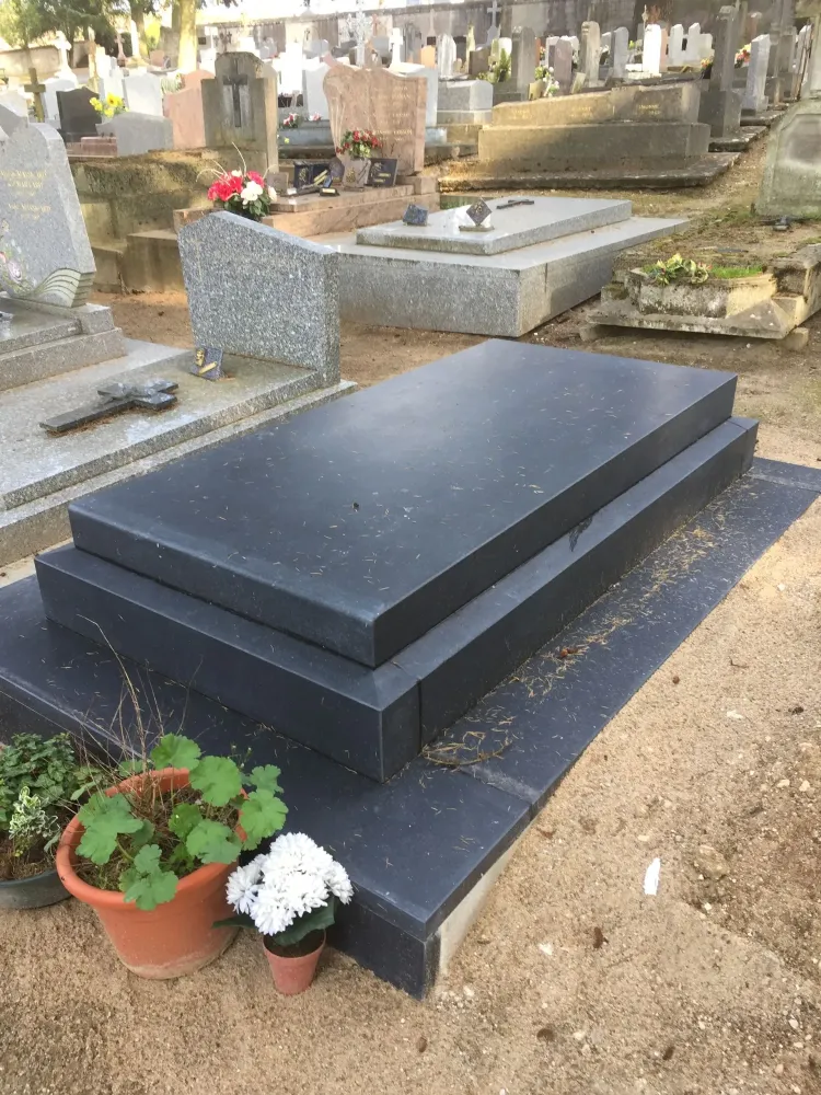 monument funeraire