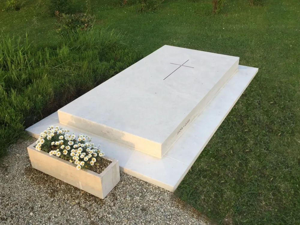 monument funeraire