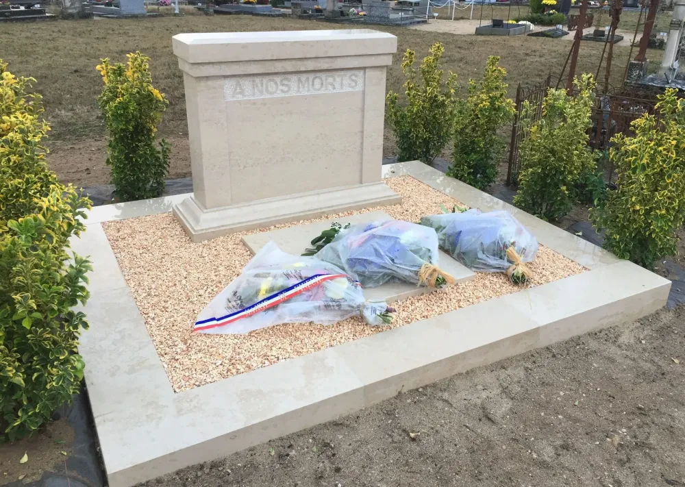 monument funeraire
