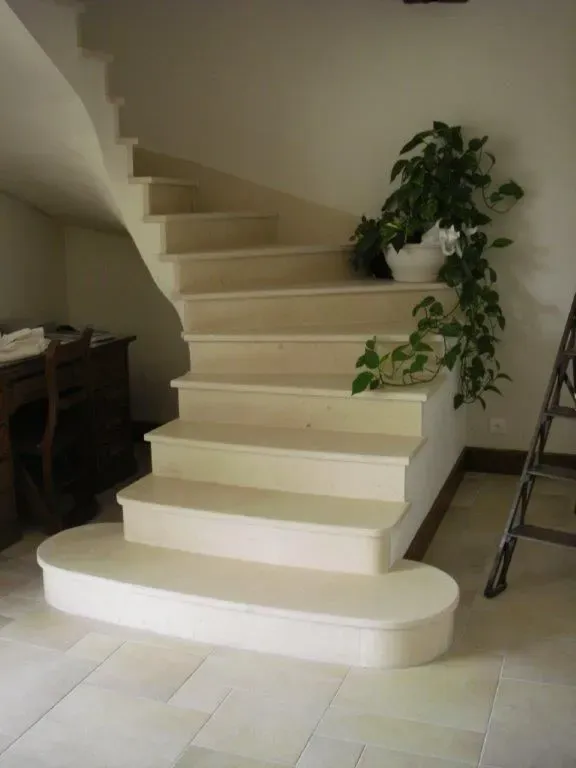 Escalier en pierre à  Maves
